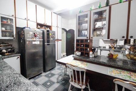 Casa para alugar com 300m², 6 quartos e 2 vagasCasa 2 - Cozinha 