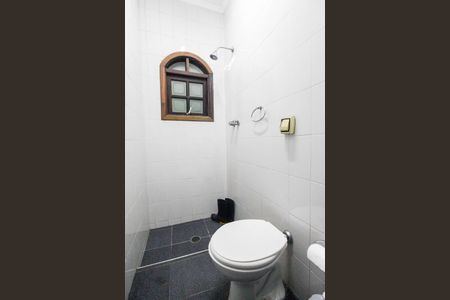 Casa para alugar com 300m², 6 quartos e 2 vagasCasa 2 -Banheiro de serviço