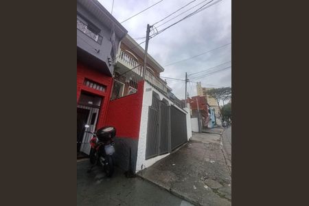 Casa para alugar com 297m², 2 quartos e 1 vaga Casa para alugar com 297m², 2 quartos e 1 vagaFachada