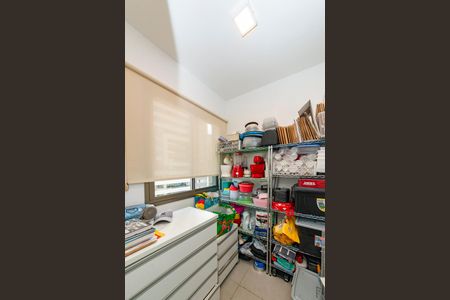 Apartamento à venda com 174m², 4 quartos e 4 vagas Apartamento à venda com 174m², 4 quartos e 4 vagasDespensa