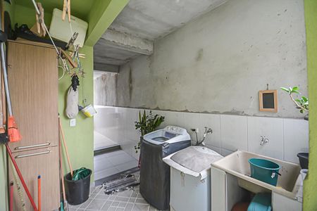 Casa à venda com 250m², 2 quartos e 2 vagas Casa à venda com 250m², 2 quartos e 2 vagasÁrea de Serviço