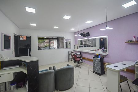 Casa à venda com 250m², 2 quartos e 2 vagas Casa à venda com 250m², 2 quartos e 2 vagasSalão