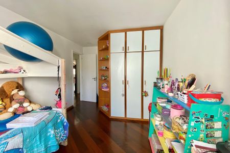 Apartamento à venda com 185m², 4 quartos e 3 vagasQuarto 4