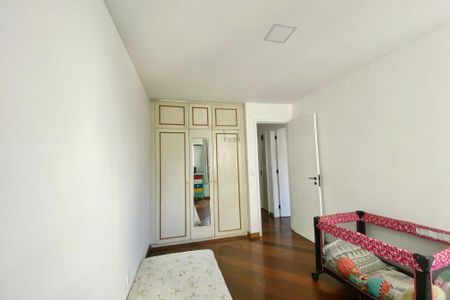 Apartamento à venda com 185m², 4 quartos e 3 vagasQuarto 3