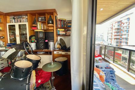 Apartamento à venda com 185m², 4 quartos e 3 vagasQuarto 2