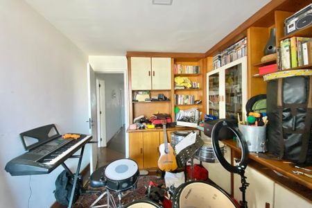 Apartamento à venda com 185m², 4 quartos e 3 vagasQuarto 2