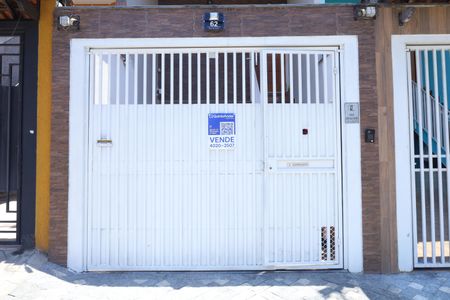 Casa à venda com 97m², 3 quartos e 2 vagasPlaca instalada no portão do imóvel - Código da placa: ZNHJ-1308