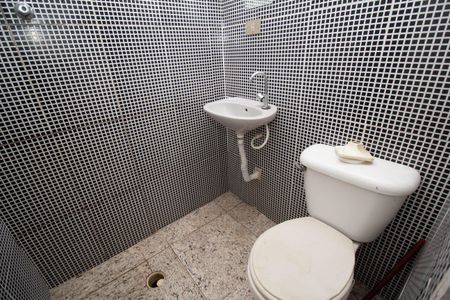 Casa à venda com 148m², 5 quartos e 1 vagaCasa 1 - Banheiro 