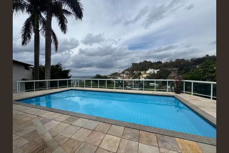 Casa à venda com 348m², 4 quartos e 5 vagasPiscina