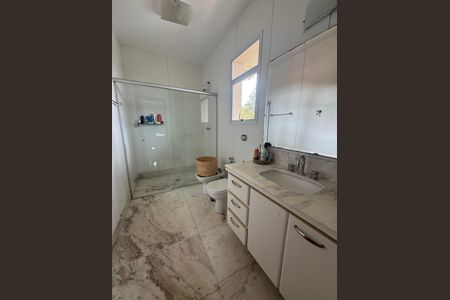 Casa à venda com 348m², 4 quartos e 5 vagasBanheiro