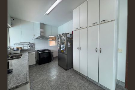 Casa à venda com 348m², 4 quartos e 5 vagasCozinha