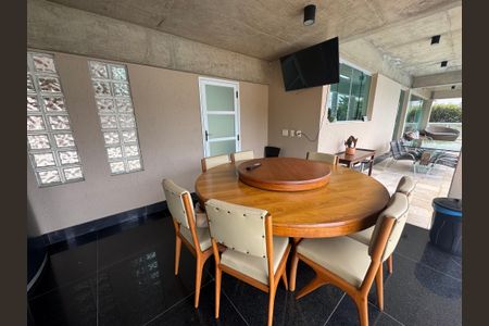 Casa à venda com 348m², 4 quartos e 5 vagasVaranda