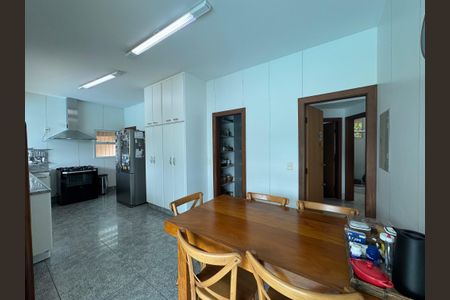 Casa à venda com 348m², 4 quartos e 5 vagasCozinha