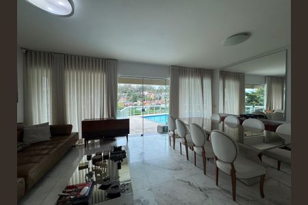 Casa à venda com 348m², 4 quartos e 5 vagasSala