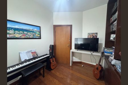 Casa à venda com 348m², 4 quartos e 5 vagasSala