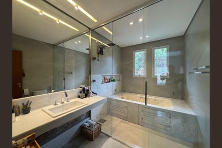 Casa à venda com 348m², 4 quartos e 5 vagasBanheiro