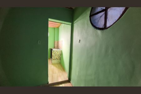Corredor de kitnet/studio para alugar com 1 quarto, 38m² em Irajá, Rio de Janeiro