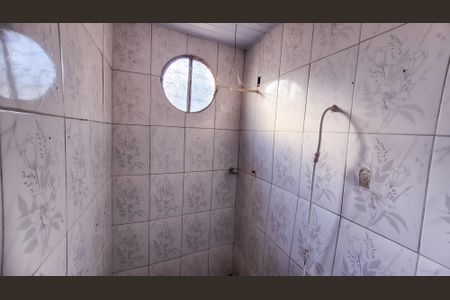 Banheiro de kitnet/studio para alugar com 1 quarto, 38m² em Irajá, Rio de Janeiro