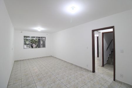 Sala de casa para alugar com 3 quartos, 100m² em Vila Campo Grande, São Paulo