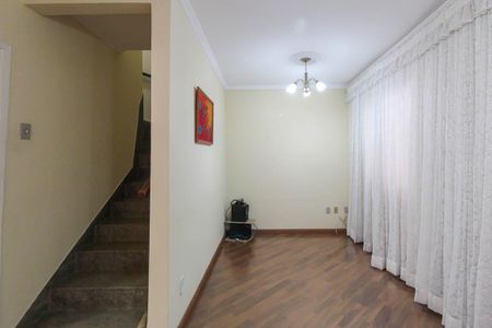 Casa à venda com 151m², 5 quartos e 3 vagas Casa à venda com 151m², 5 quartos e 3 vagasSala