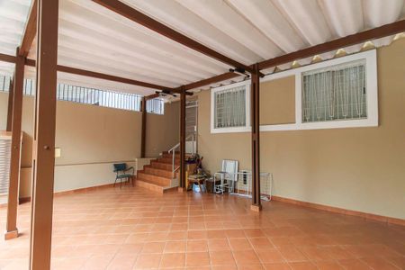 Casa à venda com 151m², 5 quartos e 3 vagas Casa à venda com 151m², 5 quartos e 3 vagasGaragem