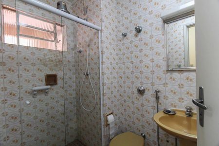 Casa à venda com 151m², 5 quartos e 3 vagas Casa à venda com 151m², 5 quartos e 3 vagasBanheiro de Serviço