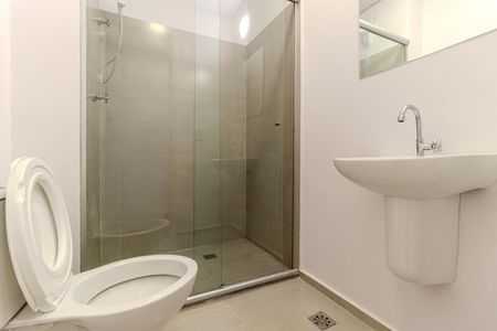 Banheiro Social de kitnet/studio para alugar com 1 quarto, 33m² em República, São Paulo