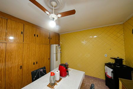 Casa à venda com 206m², 4 quartos e sem vaga