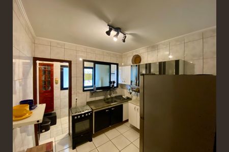 Cozinha de apartamento para alugar com 1 quarto, 59m² em Guilhermina, Praia Grande