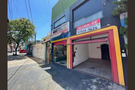 Casa para alugar com 250m², 2 quartos e 1 vaga Casa para alugar com 250m², 2 quartos e 1 vagaFachada