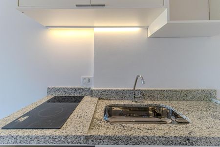 Cozinha de kitnet/studio para alugar com 1 quarto, 27m² em República, São Paulo