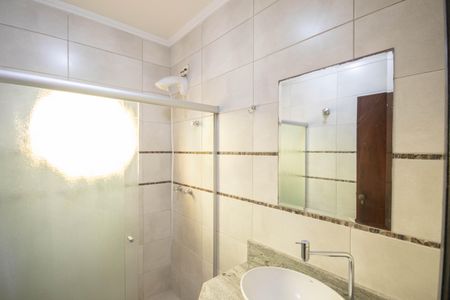 Casa à venda com 140m², 3 quartos e 5 vagas Casa à venda com 140m², 3 quartos e 5 vagasBanheiro 1