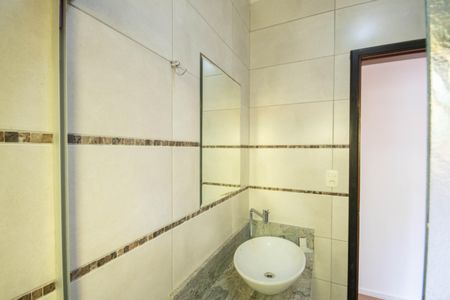 Casa à venda com 140m², 3 quartos e 5 vagas Casa à venda com 140m², 3 quartos e 5 vagasBanheiro 1