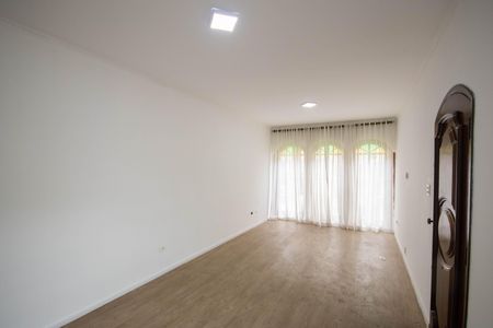 Casa à venda com 140m², 3 quartos e 5 vagas Casa à venda com 140m², 3 quartos e 5 vagasSala