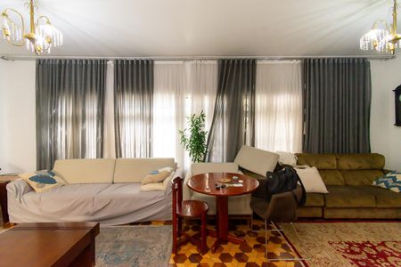 Casa para alugar com 250m², 3 quartos e 2 vagasSala