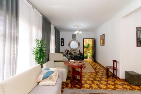 Casa para alugar com 250m², 3 quartos e 2 vagasSala