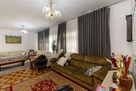 Casa para alugar com 250m², 3 quartos e 2 vagasSala