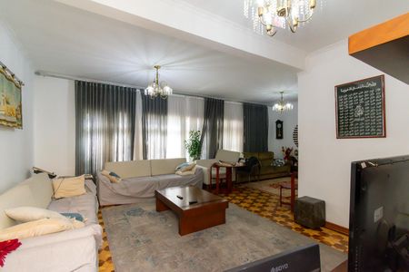 Casa para alugar com 250m², 3 quartos e 2 vagasSala