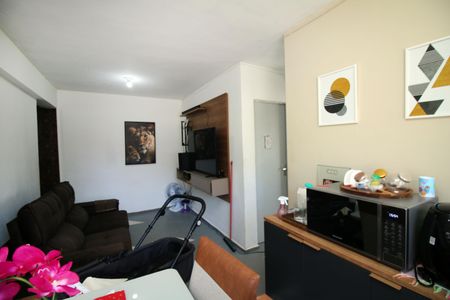 Sala de apartamento à venda com 2 quartos, 50m² em Olaria, Rio de Janeiro