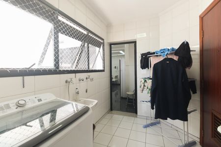 Apartamento para alugar com 170m², 3 quartos e 3 vagas Apartamento para alugar com 170m², 3 quartos e 3 vagasÁrea de Serviço