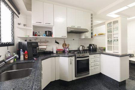 Apartamento para alugar com 170m², 3 quartos e 3 vagas Apartamento para alugar com 170m², 3 quartos e 3 vagasCozinha