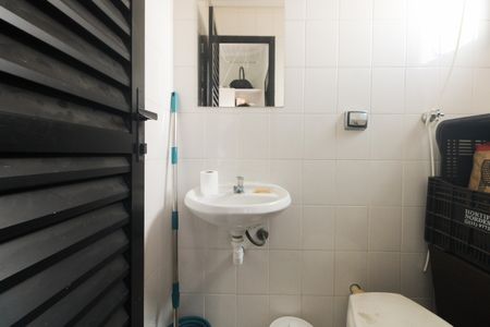 Apartamento para alugar com 170m², 3 quartos e 3 vagas Apartamento para alugar com 170m², 3 quartos e 3 vagasBanheiro de Serviço