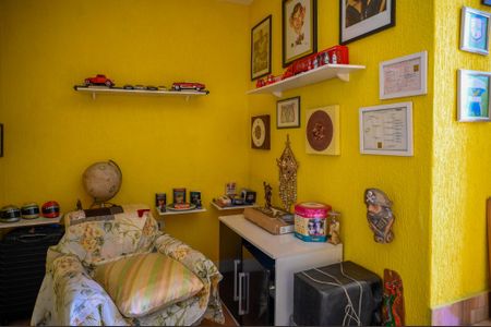 Casa à venda com 180m², 2 quartos e 2 vagasEscritório