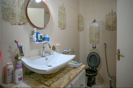 Casa à venda com 180m², 2 quartos e 2 vagasBanheiro