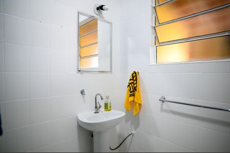 Casa à venda com 180m², 2 quartos e 2 vagasBanheiro de Serviço