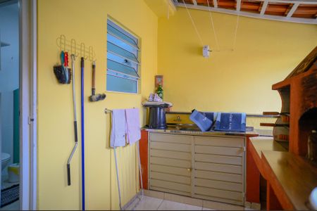 Casa à venda com 180m², 2 quartos e 2 vagasChurrasqueira