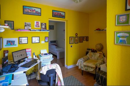 Casa à venda com 180m², 2 quartos e 2 vagasEscritório