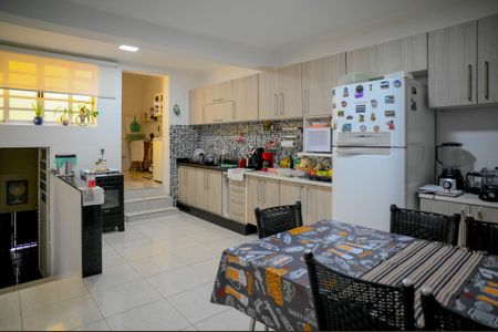 Casa à venda com 180m², 2 quartos e 2 vagasCozinha