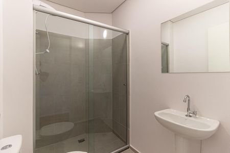 Banheiro Social de kitnet/studio para alugar com 1 quarto, 33m² em República, São Paulo