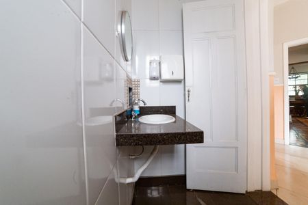 Casa para alugar com 166m², 4 quartos e 1 vaga Casa para alugar com 166m², 4 quartos e 1 vagaBanheiro Social